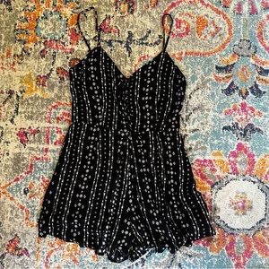 Hen and Thread Romper Black & White M